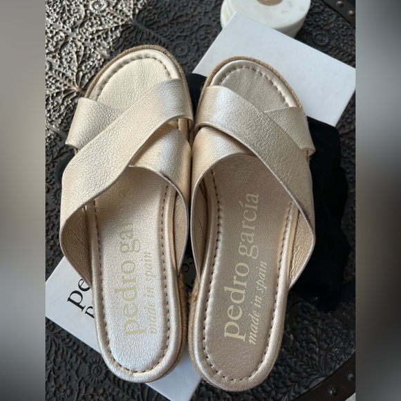 ✨NEW PEDRO GARCIA LIGHT GOLD CRISS CROSS ESPADRILLE FLAT SANDALS 37 7 - Picture 4 of 8